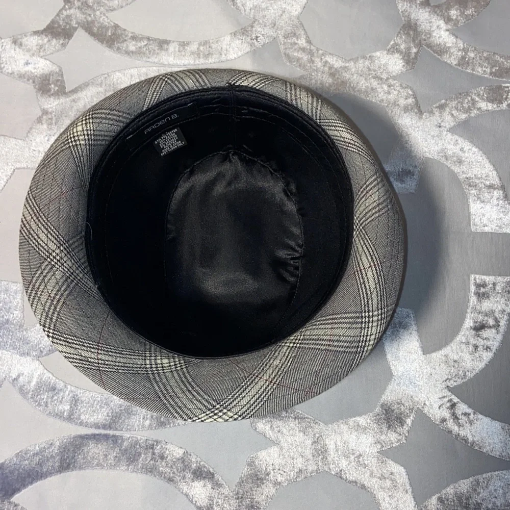 Hat - Picture 5 of 6